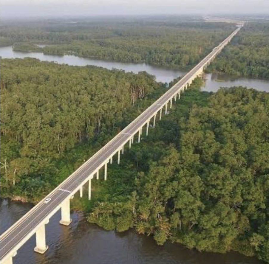 Pont sur la route d'Omboué